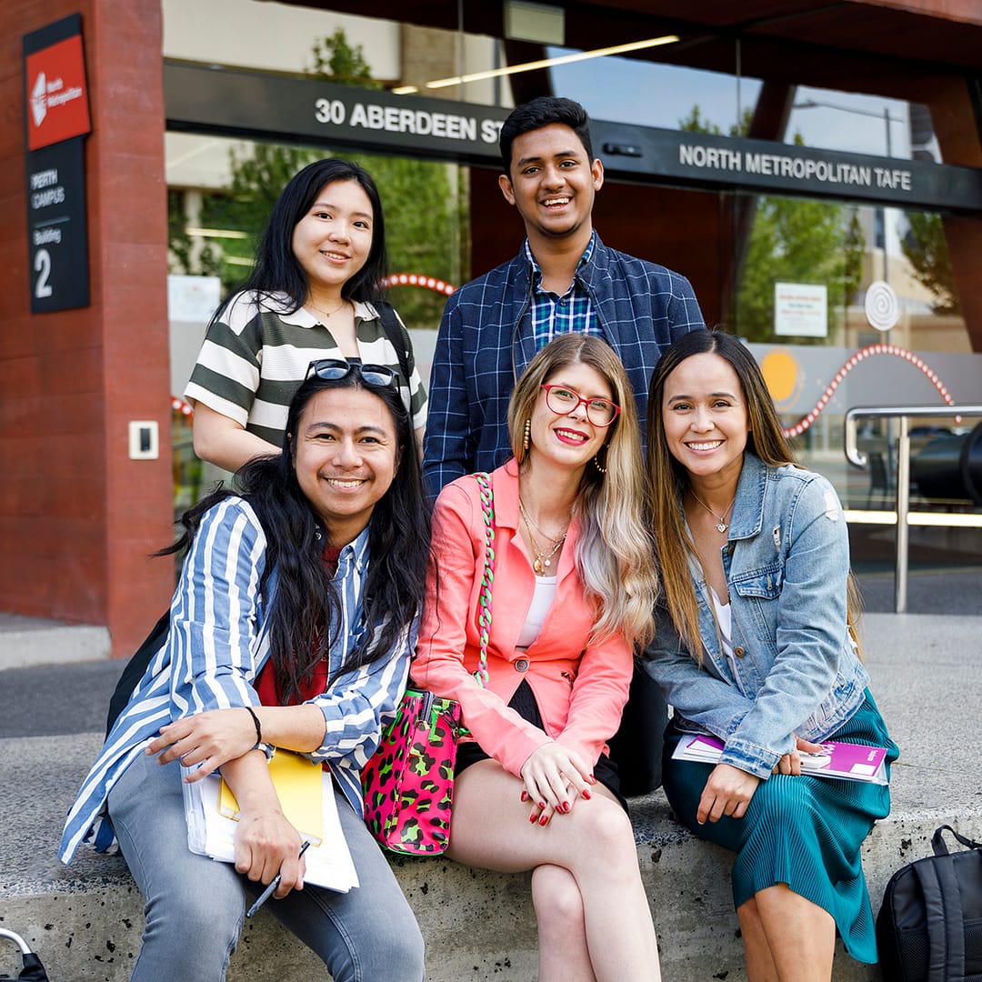 Estudiantes en el campus de TAFE
