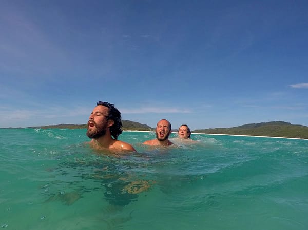 Españoles en playas australianas