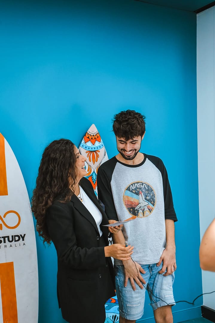 Estudiante en las oficinas en Australia