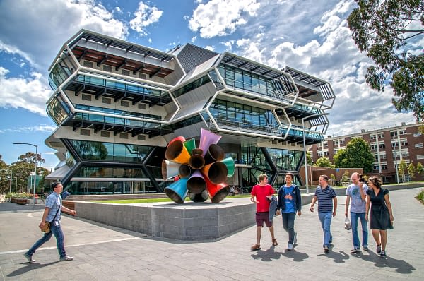 5 REASONS TO GO TO UNIVERSITY IN AUSTRALIA
