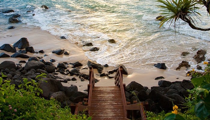 Escalier menant vers la plage