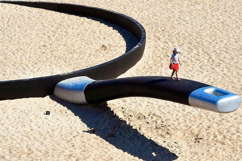 Escultura por el mar Una exposición al aire libre en la playa de Bondi (3)